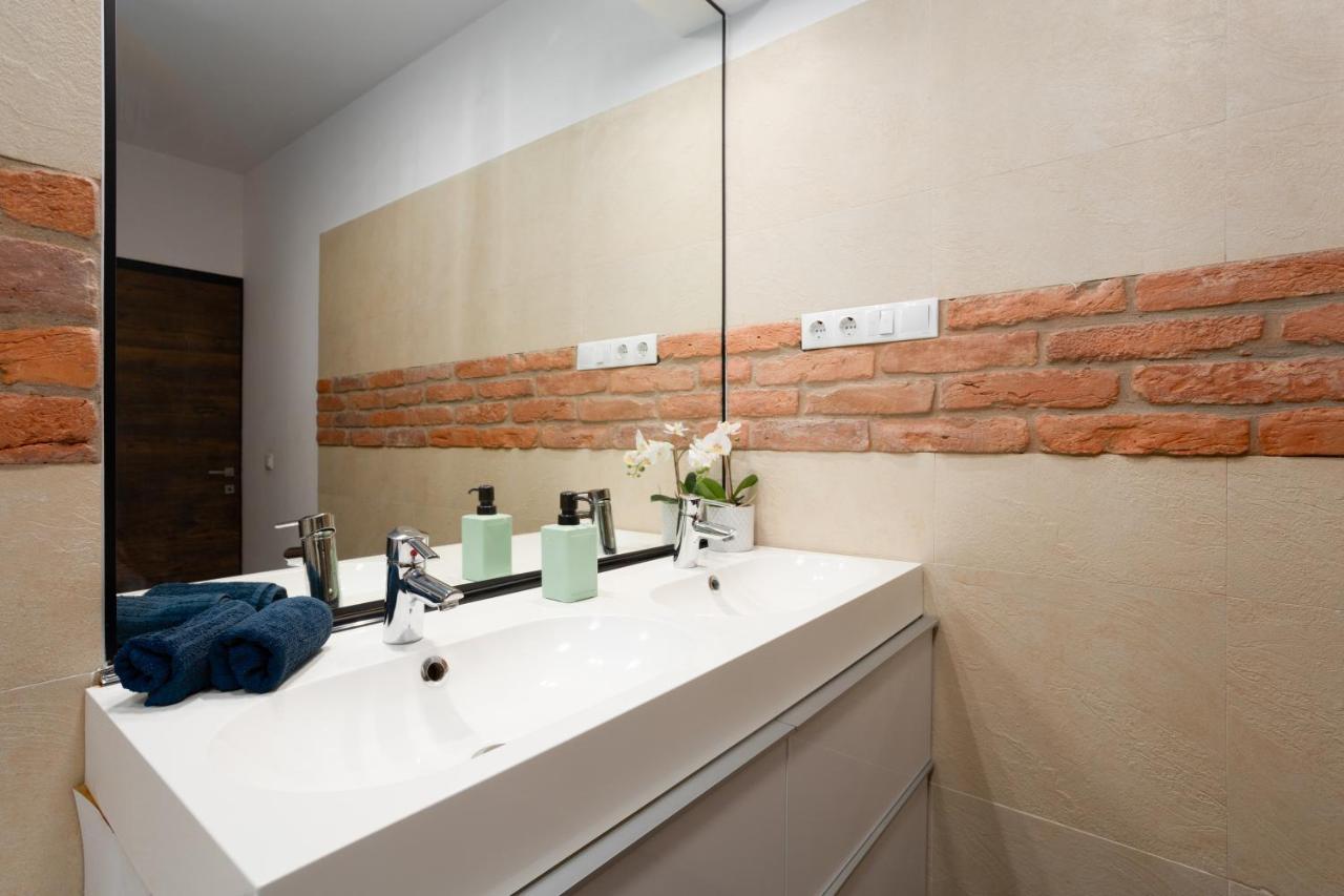 Nightingale Luxury Apartment บูดาเปสต์ ภายนอก รูปภาพ