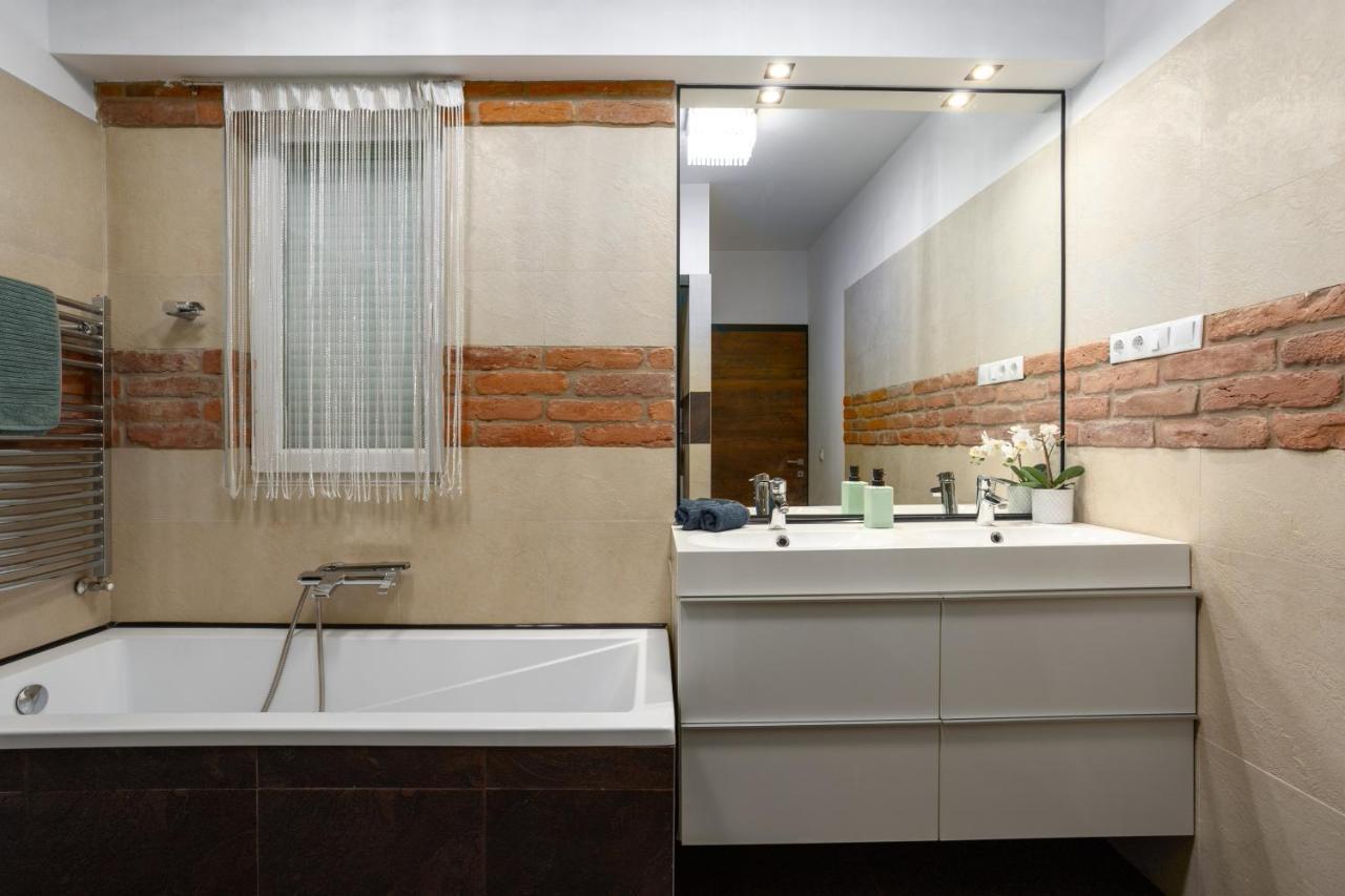 Nightingale Luxury Apartment บูดาเปสต์ ภายนอก รูปภาพ