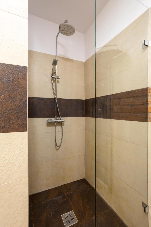 Nightingale Luxury Apartment บูดาเปสต์ ภายนอก รูปภาพ